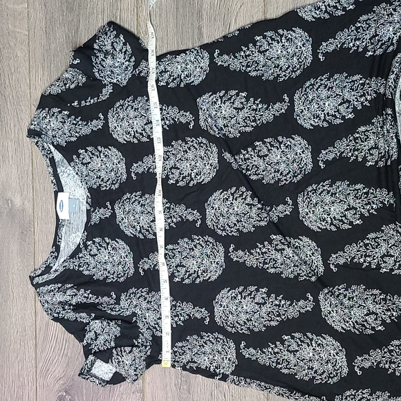 Old Navy T-shirt - Picture 8 of 8